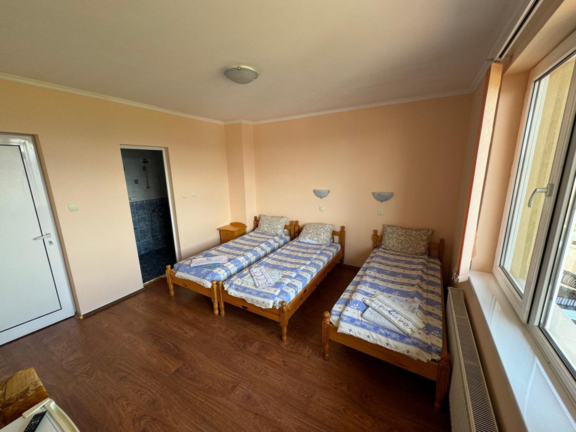 Guest House Chala Bagian luar foto
