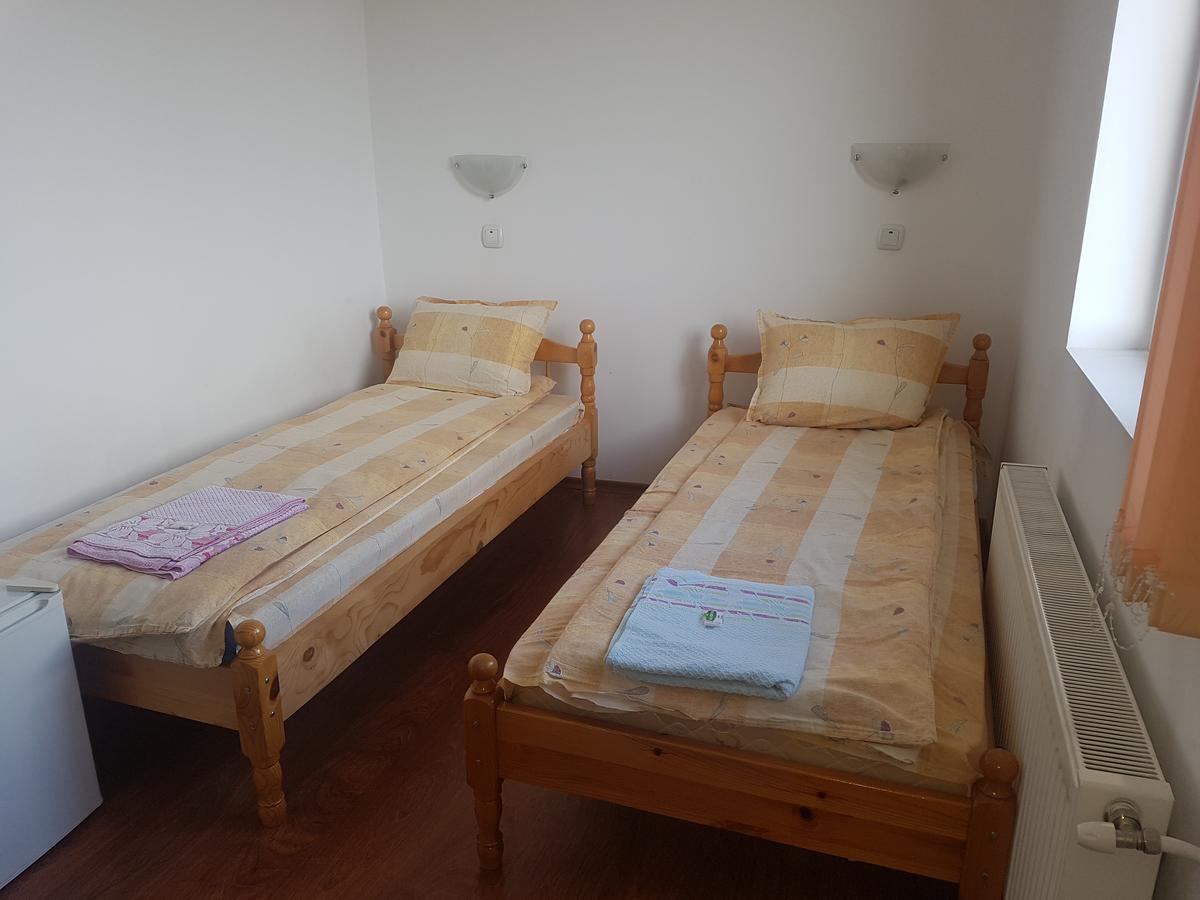 Guest House Chala Bagian luar foto